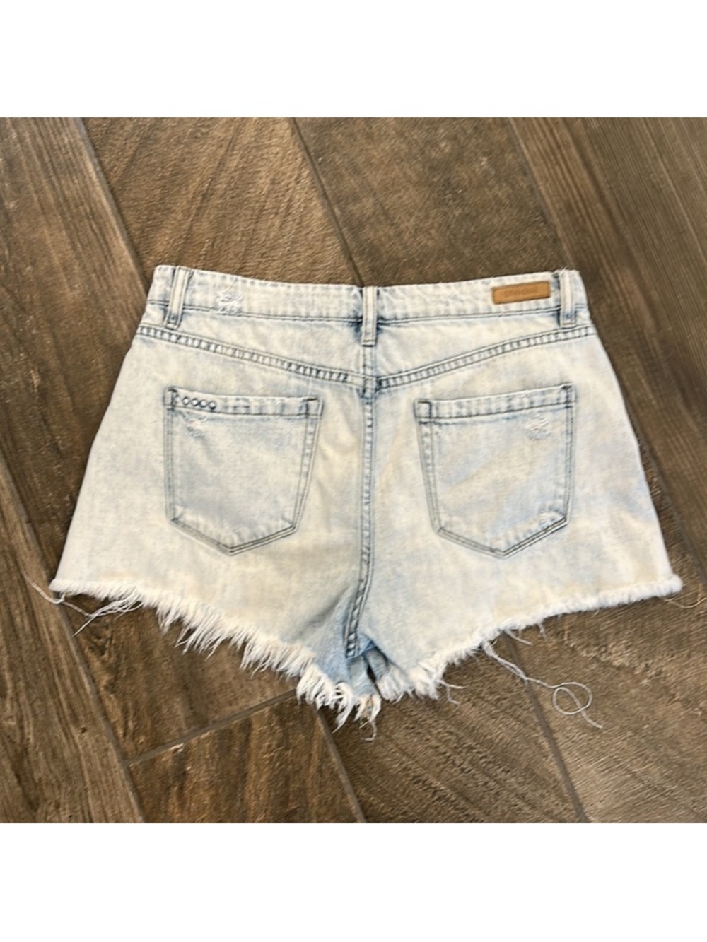 BlankNYC Wedge Distressed Denim Shorts Size 29 High Rise Raw Hem Festival - Picture 7 of 13
